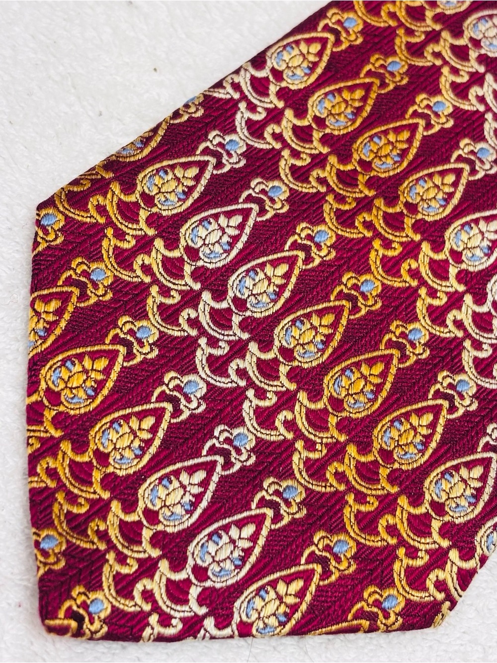 Brand New Tie By JoS A. Bank (Signature Collection) - Tie Width Is 3 3/4 Inches